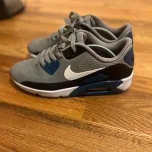 Nike Air max 90 G golf shoes size 10 used maybe 3-5 times great condition.